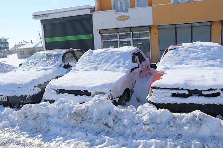 Sibirya değil Türkiye! Van dün gece buz tuttu: Termometreler eksi 31 dereceyi gördü!