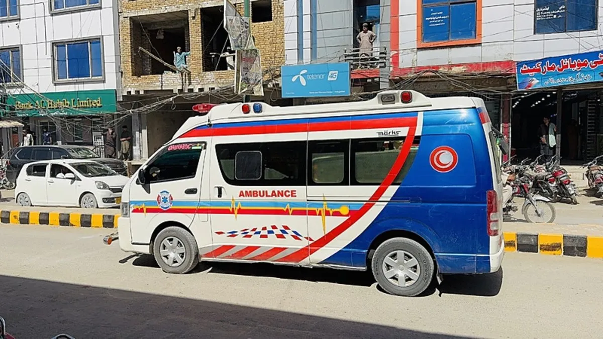 Pakistan’da otoyolda feci kaza: Kamyon şarampole yuvarlandı