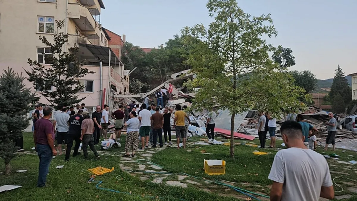Balıkesir’deki deprem sonrası uzmanlar uyardı: “Hasarlı yapılara girmeyin…”