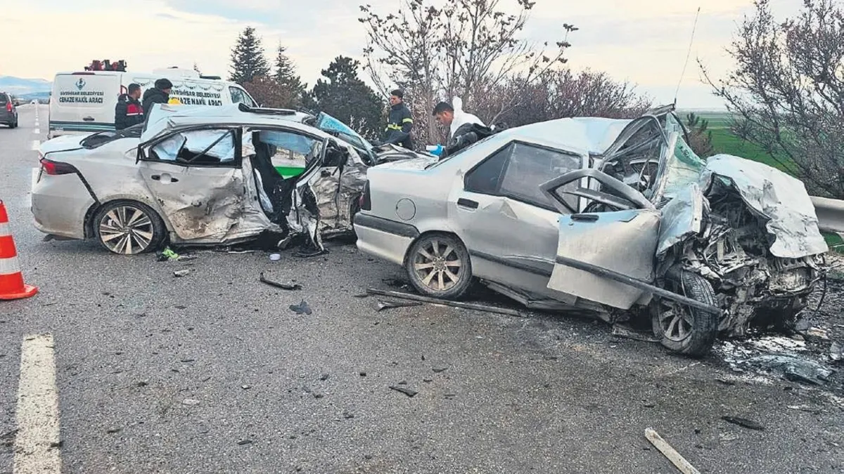 Baba ve iki oğlu kaza kurbanı