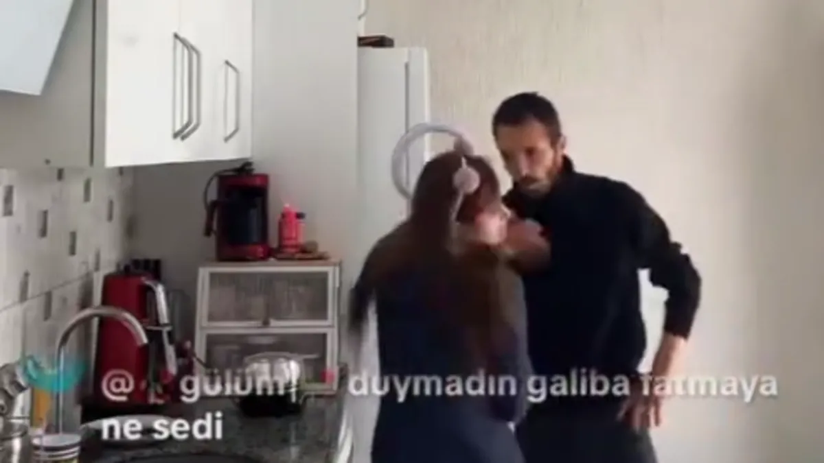 SON DAKİKA | Yine TikTok yine rezalet: Canlı yayında dayak skandalı! SON DAKİKA | Yine TikTok yine rezalet: Canlı yayında dayak skandalı!