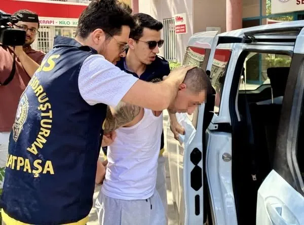 Trafikte 2 kadına silah çekti: Evinden cephanelik çıktı!