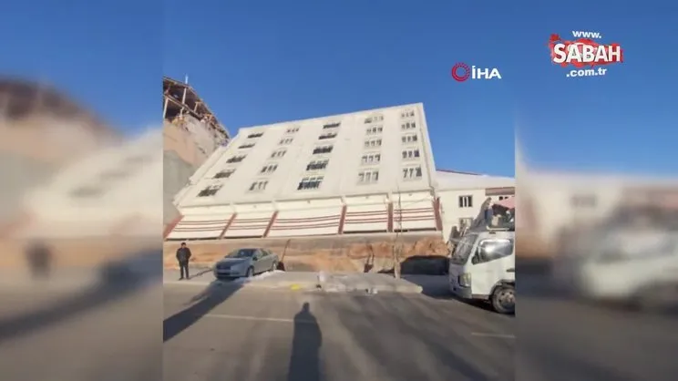 Camları bile kırılmayan bina, temeliyle yan yattı | Video