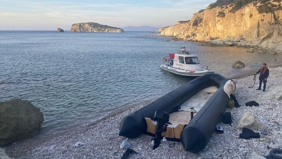 İzmir'de Sahil Güvenlik ekipleri 38 düzensiz göçmen yakalandı