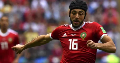 Amrabat sinirini maskeden çıkardı!