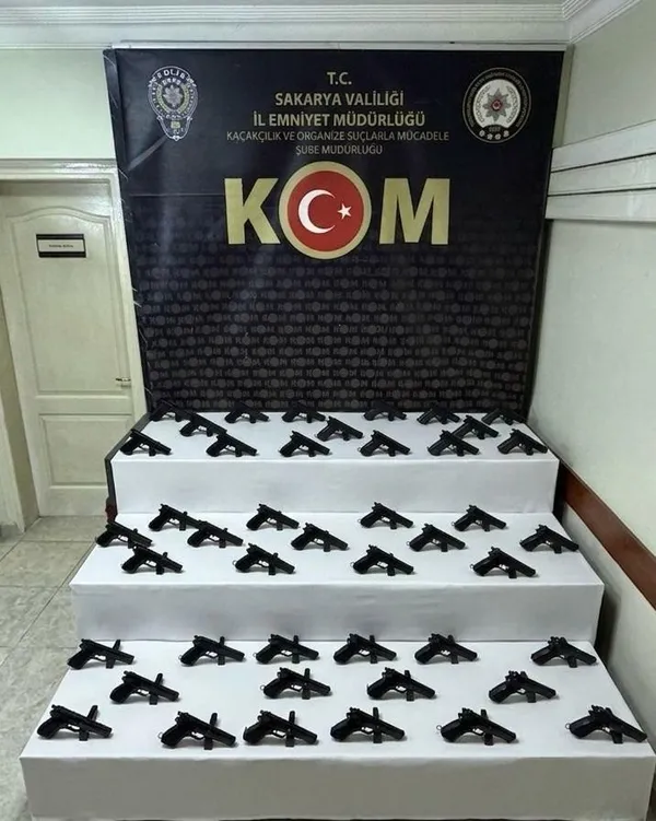 silah-tacirlerine-operasyon-aractan-44-silah-cikti-2-tutuklama-1777978165656.jpg