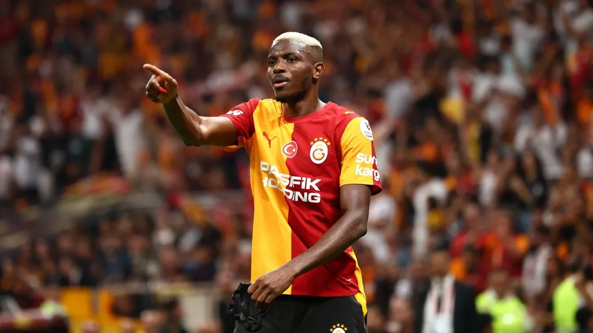 Galatasaray'da Osimhen, Fenerbahçe'de Vedat takımını sırtlıyor