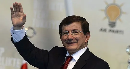 Davutoğlu'nun masasındaki son anket