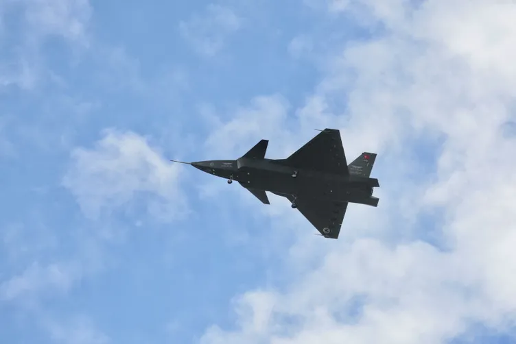 Kızılelma Yunan basınında! F-16'larla ilgili yine aynı soruyu sordular