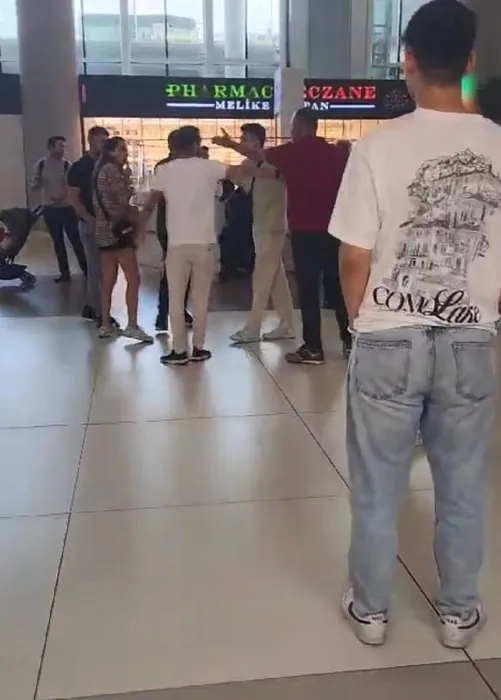 Havalimanında aldatıldığını öğrenen adam diye paylaşılmıştı: Gerçek sonradan ortaya çıktı!