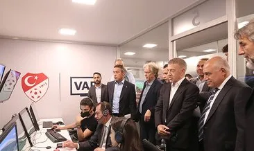 Galatasaray ve Beşiktaş başkanları, VAR bilgilendirme toplantısına katılmadılar
