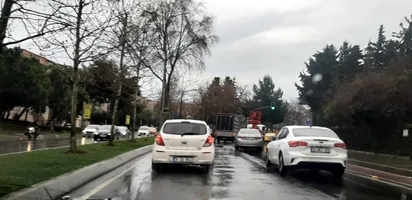 istanbul-icin-haftasonu-firtina-ve-yagis-uyarisi-yapildi-1678463530590.jpeg