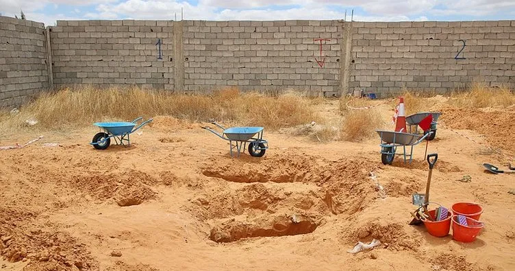 Libya’nın Terhune şehrinde bulunan toplu mezardaki kazı çalışmalarını görüntülendi