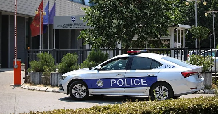Kosova Meclisi’nde bomba paniği! Bina boşaltıldı