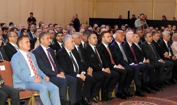 bakan-ersoy-plastik-atik-miktarinin-ise-353-milyon-tona-ulasti-artik-zaman-kaybetme-luksumuz-yok-1788176314011.jpg