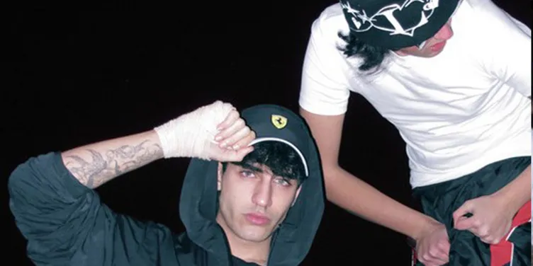 Ünlü rapçilere tecavüz suçlaması! Kıyafetlerimi çıkarmışlardı, yüzüstü yatıyordum!