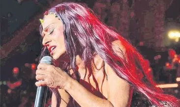 Konserde büyük panik! Parfümü boca edince fenalaştı #istanbul