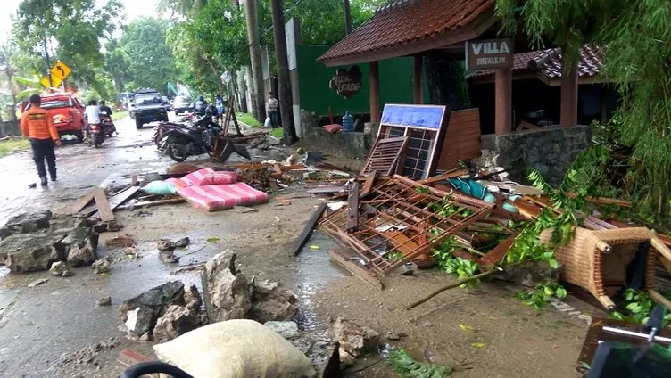 Endonezya'da tsunami! Onlarca ölü ve yüzlerce yaralı var