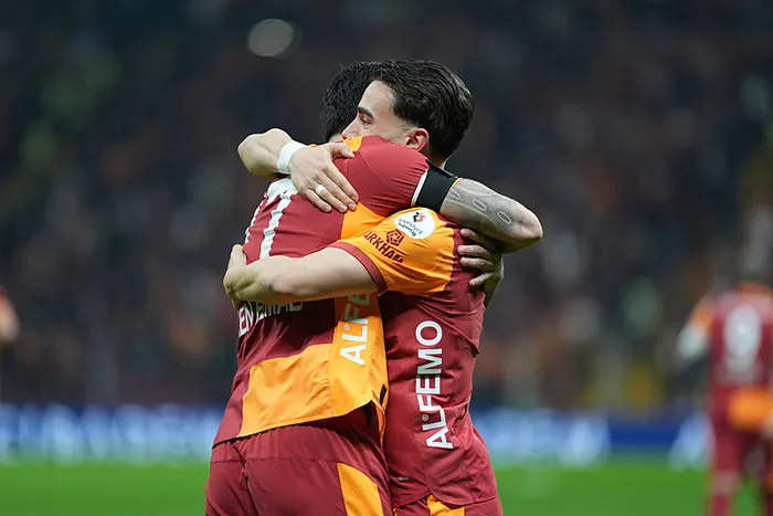 galatasarayda-yunus-akgun-yeni-transferlere-dikkat-cekti-1771010903265.jpeg