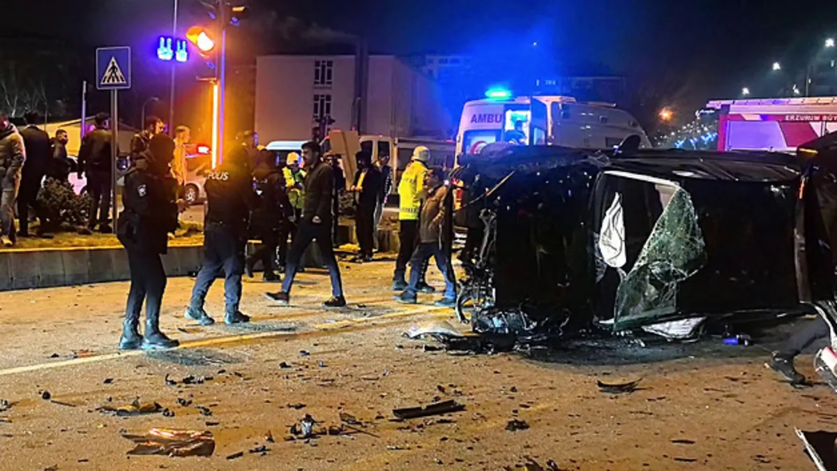 Erzurum’da 4 araçlık zincirleme kaza: 1’i ağır 7 kişi yaralandı Erzurum’da 4 araçlık zincirleme kaza: 1’i ağır 7 kişi yaralandı
