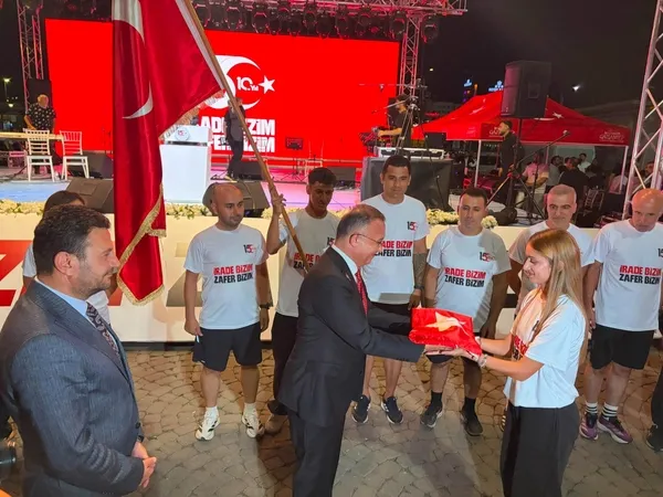 gaziantepte-15-temmuz-coskusu-binlerce-vatandas-yine-meydana-indi-1784192034919.jpg