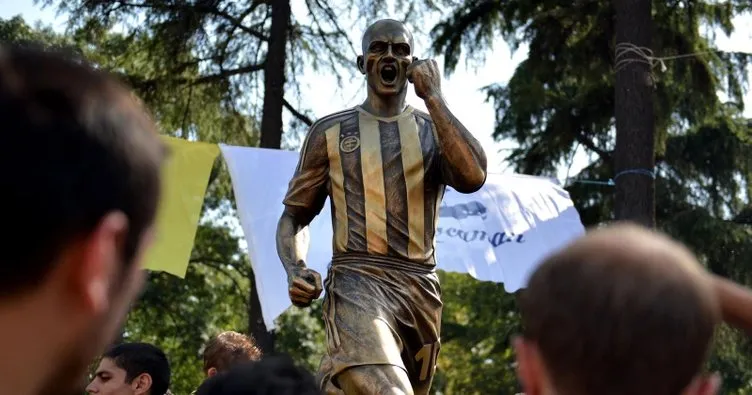 Son dakika: Fenerbahçe efsanesi Alex de Souza’nın heykeline araba çarptı