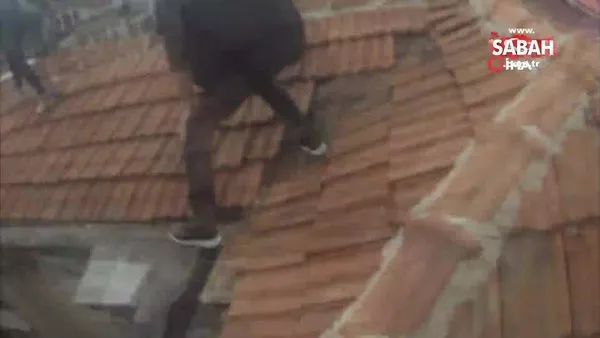 İstanbul Nişantaşı’nda binanın çatısına tırmanan gençlerin tehlikeli oyunu kamerada