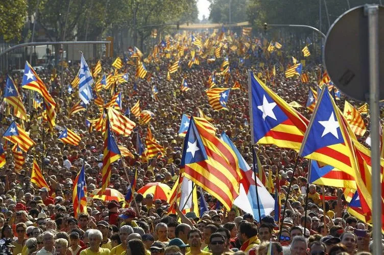 1 milyon Katalan bağımsızlık için yürüdü