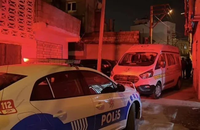 silahli-kavga-2-can-aldi-genc-kadin-evine-giderken-basindan-vuruldu-1773776682960.jpg