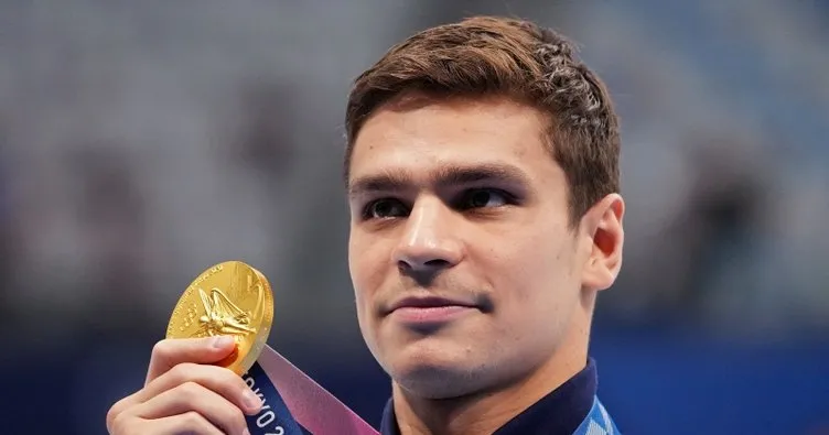 2020 Tokyo Olimpiyatları’nda 100 metre sırtüstü yarışında Evgeny Rylov altın madalyanın sahibi oldu