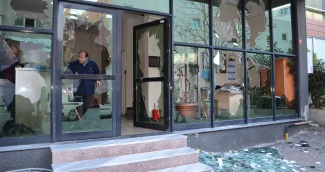 Yeniçağ Gazetesi’nin merkez binasına taşlı saldırı!