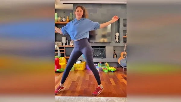 Ünlü oyuncu Seda Bakan'ın çılgın Shakira dansı sosyal medyayı salladı | Video