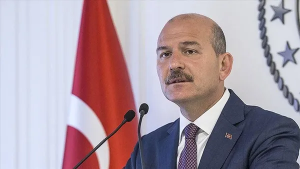 son-dakika-kacak-gocmenlerle-ilgili-yeni-tedbirler-bakan-soylu-duyurdu-bugun-itibariyla-basliyor-1654761717933.jpg SON DAKİKA: Kaçak göçmenlerle ilgili yeni tedbirler! Bakan Soylu duyurdu: Bugün itibarıyla başlıyor