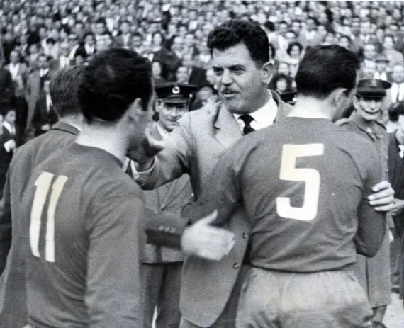 Futbol tarihinin en iyi teknik direktörü belli oldu! Listede Süper Lig’den 3 hoca var...