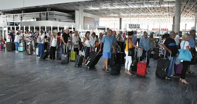 Kavga Eden Iki Yolcu Ucaktan Indirildi Son Dakika Haberler