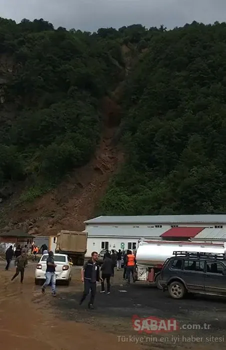 Rize'de heyelan anı kamerada...