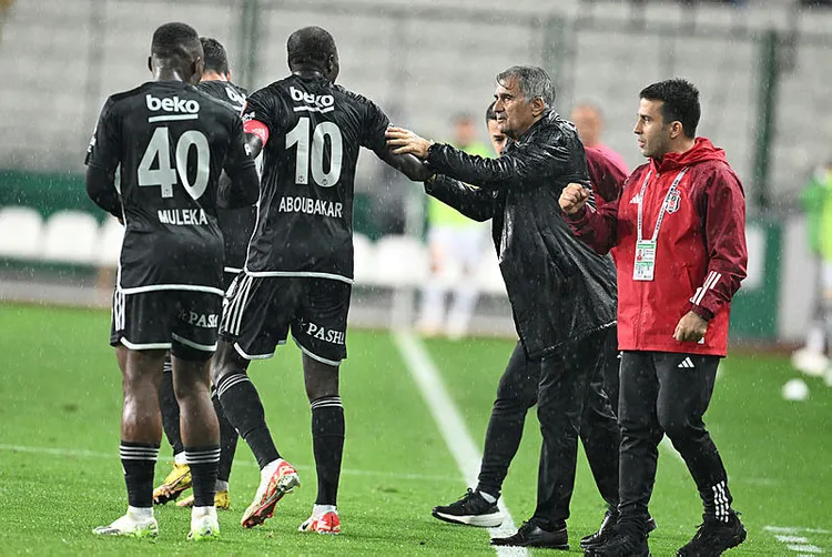 besiktasta-aboubakar-seriye-bagladi-1696225240123.jpg