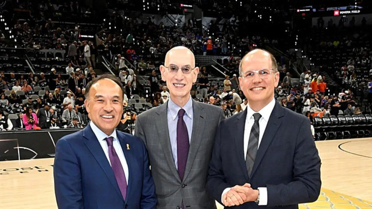 FIBA Genel Sekreteri Andreas Zagklis, NBA Avrupa ligi projesi hakkında açıklama yapıyor.