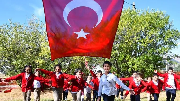 İzmir 23 Nisan konser takvimi 2024 belli oldu || İzmir 23 Nisan Ulusal Egemenlik ve Çocuk Bayramı ücretsiz etkinler saat kaçta?