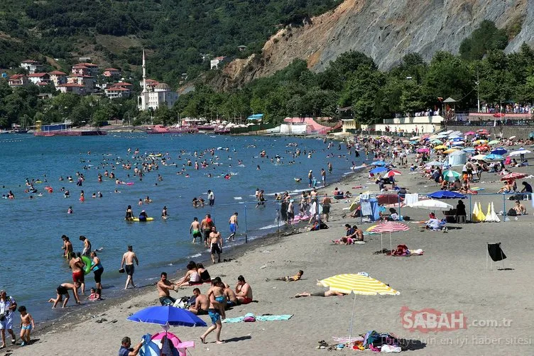 İğne atsan yere düşmez! Vatandaşlar Zonguldak’ta plajlara akın ediyor...