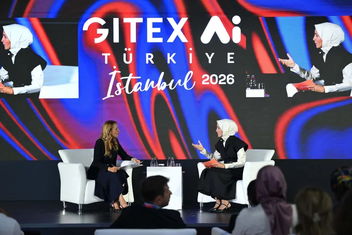 sumeyye-erdogan-bayraktardan-aile-vurgusu-kiz-cocuklarini-bilime-yonlendirmeliyiz-1789015290157.jpg