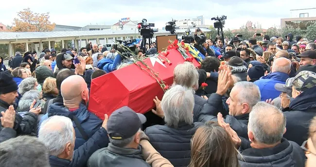 Gazeteci ve sunucu Metin Uca son yolculuğuna uğurlandı Gazeteci ve sunucu Metin Uca son yolculuğuna uğurlandı