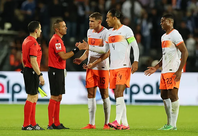 galatasaray-barcelona-macinin-hakemi-belli-oldu-1791706901063.jpg