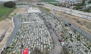 Hatay Deprem Şehitliği'nde buruk bayram #hatay