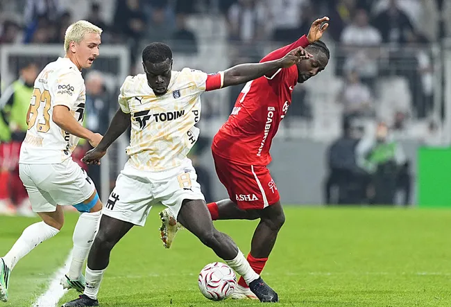 son-dakika-haberi-besiktas-basaksehiri-2-golle-gecti-oh-ve-olaitan-sahnede-1793039014702.jpeg