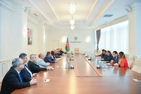 azerbaycan-tarim-bakani-memmedov-tyab-ve-turktob-heyetini-agirladi-1716310831953.jpg