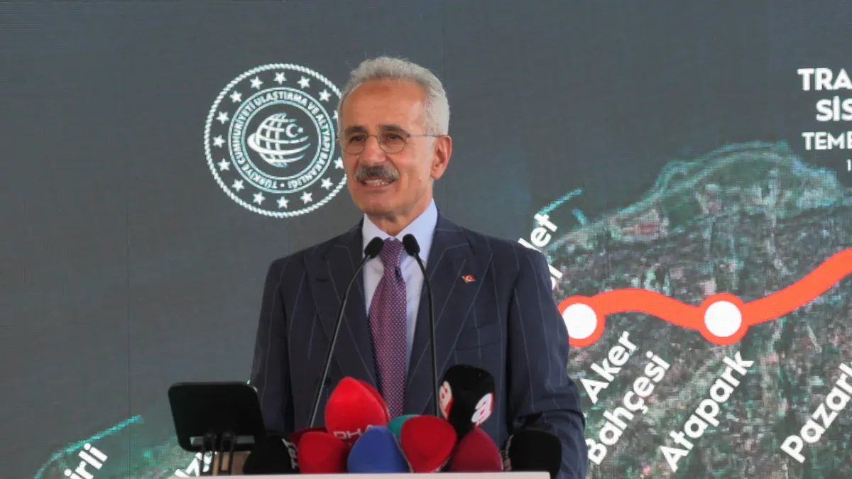 Bakan Uraloğlu açıkladı: Trabzon Raylı Sistem Hattı için tarihi gün! Temeli atıldı haber görseli