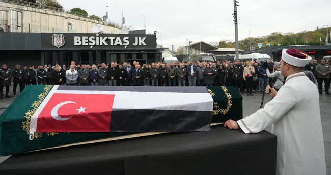 Beşiktaş'ın eski futbolcusu Suat Taştan, son yolculuğuna uğurlandı Beşiktaş'ın eski futbolcusu Suat Taştan, son yolculuğuna uğurlandı
