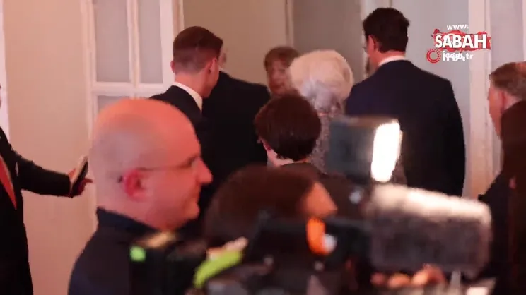 Almanya’nın eski Başbakanı Merkel devlet ödülü ile onurlandırıldı | Video