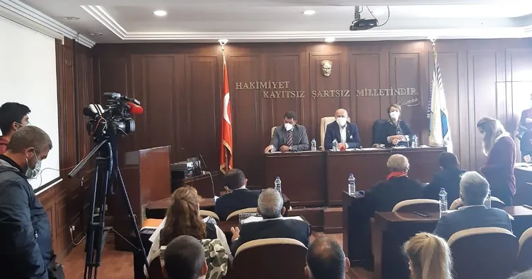 Adalılar Belediyeye isyan etti! ’Başkan istifa, kayyum istiyoruz’